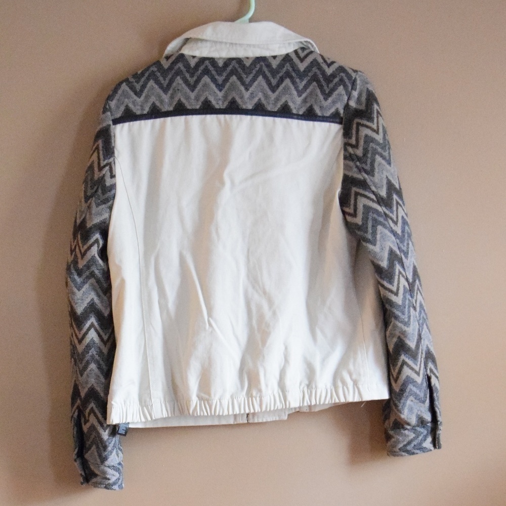 Forever 21 Women's Ivory Gray Chevron Moto Jacket Size Large - Picture 2 of 9
